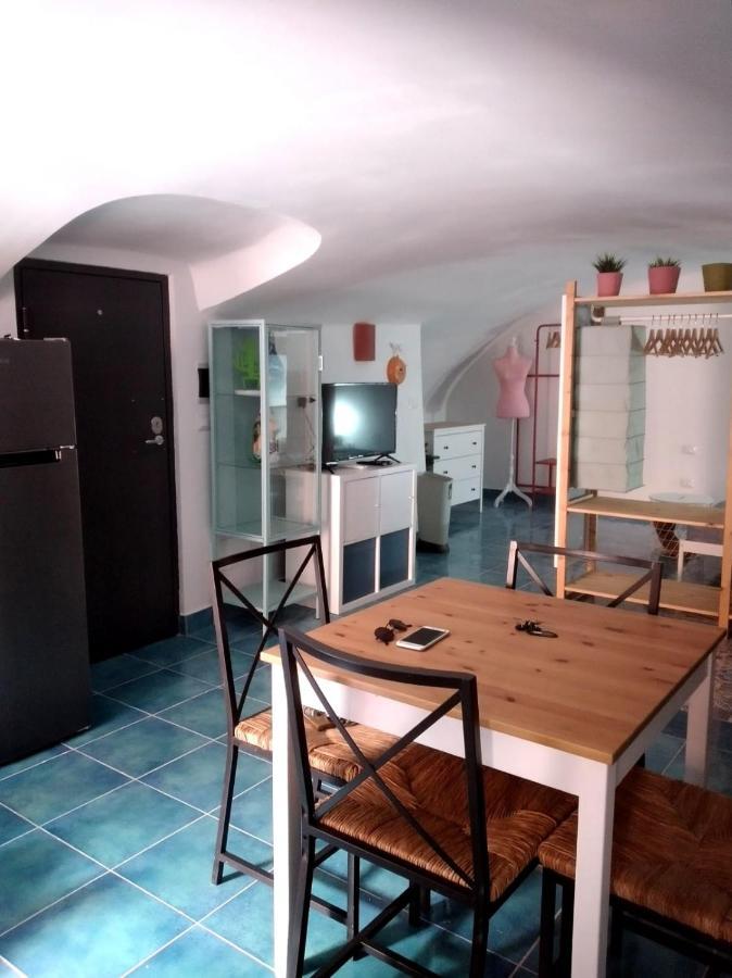 דירות פרוסידה Casa Adriano מראה חיצוני תמונה