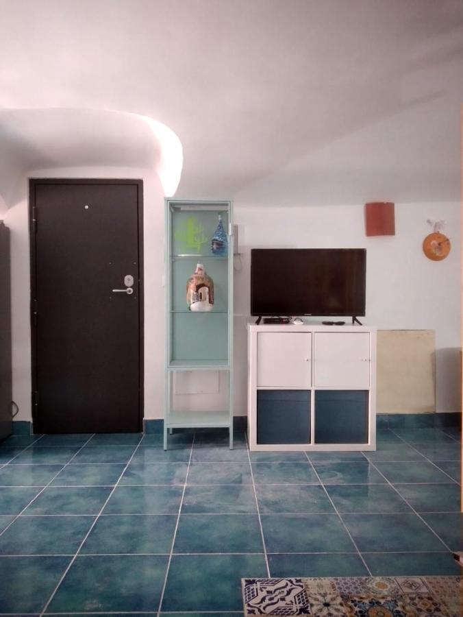 דירות פרוסידה Casa Adriano מראה חיצוני תמונה